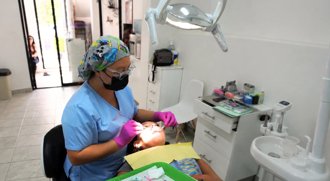Dra. Alma Laura Mata González Médico Estomatólogo de la clinica dentala