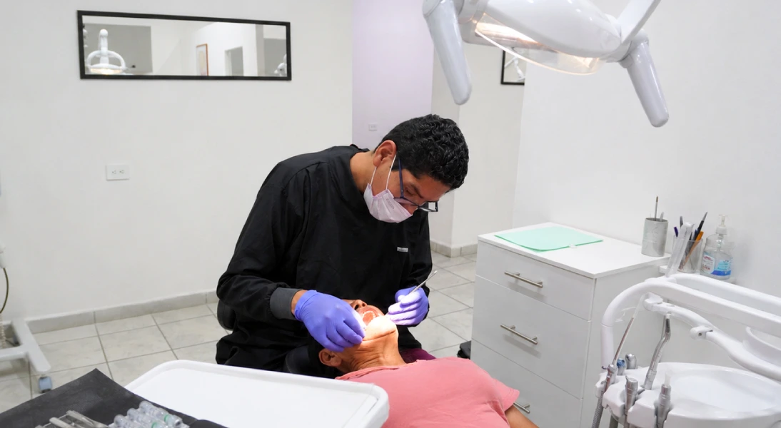 Dr. Pedro Alonso Jiménez Gómez Periodoncista de la clinica dentala